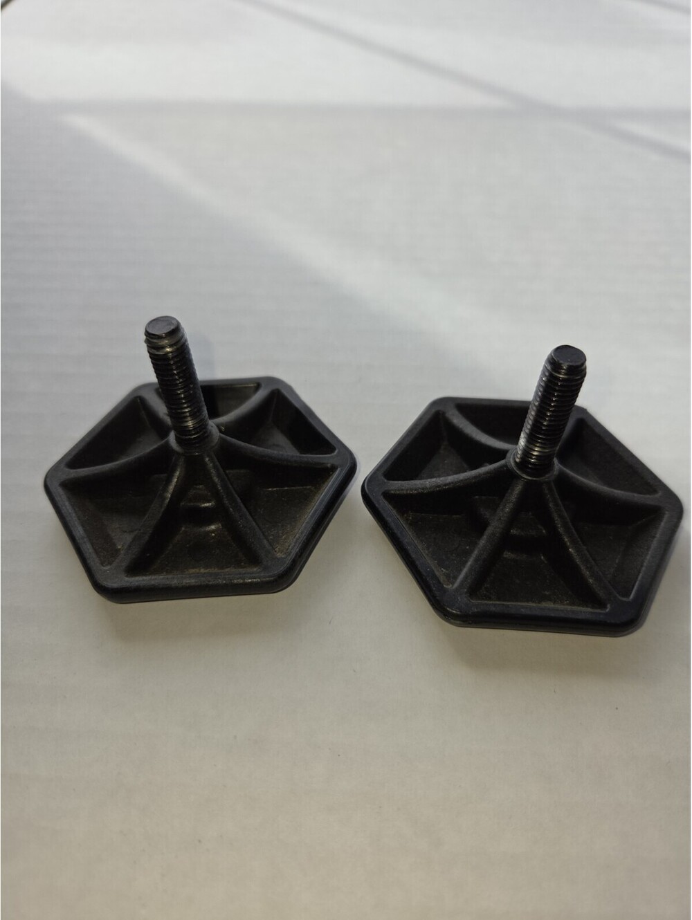 DG61-01956A Samsung Range Leveling Leg; H4-3a A24
